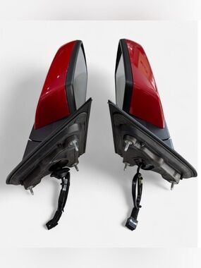 14-18 Chevy Silverado OEM PN: 771796, 771797 Side Mirrors Assembly. Pair.